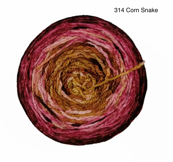 Corn Snake Gradient from dark red to reed and pink to gold